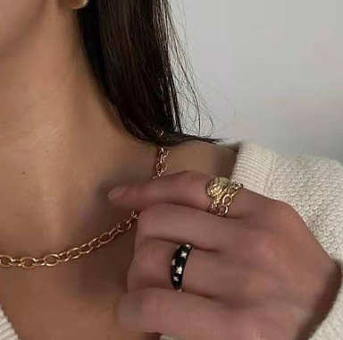 Kiss+United Women's Style Designer Golden Chain Ring